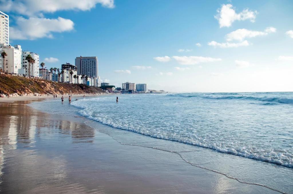 Amazing Suite On The Sea-סוויטה מדהימה על הים Bat Yam Eksteriør bilde