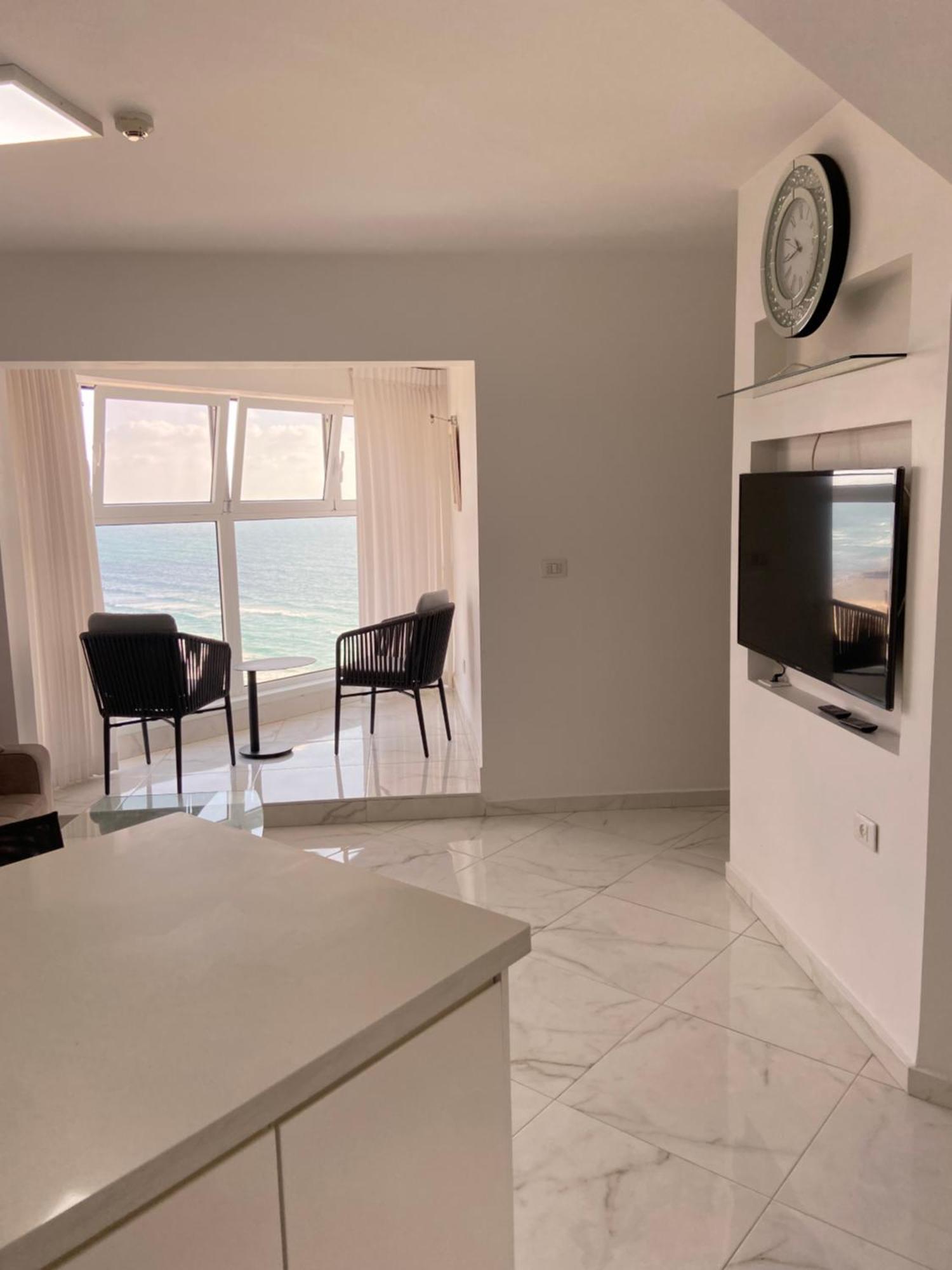 Amazing Suite On The Sea-סוויטה מדהימה על הים Bat Yam Eksteriør bilde